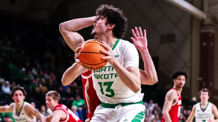 NOTES: Fighting Hawks Head to Vermillion for Contest with Coyotes