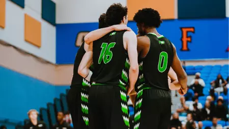 Uelmen Scores Game-Winning Basket with Six Seconds Left to Push UND Past Highlanders 76-74