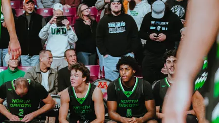 UND Falls to Minnesota 82-62 in Final Exhibition Game