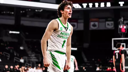 NOTES: Fighting Hawks Square Off Against Tommies on Saturday Night in Semifinals