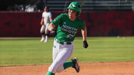 Hawks Get Back on Track in 7-1 Victory Over Green Bay