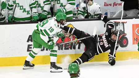 No. 18 Fighting Hawks drop regular season finale, sets rematch with Omaha in NCHC Quarterfinals