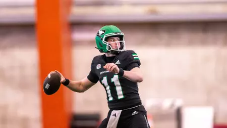 White Defeats Green 30-28 at UND Spring Showcase