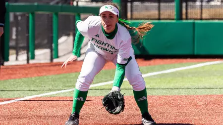 UND Drops Midweek Contest to Gophers on Tuesday