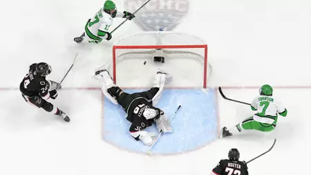 Top-seeded Fighting Hawks roll past Omaha, 5-1, to advance in postseason