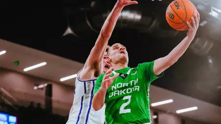 Hawks Put an End to Tommies 28-Game Home Winning Streak in Thrilling 81-80 Victory