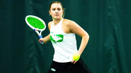 Women’s Tennis Sweeps Beavers in Sunday Showdown