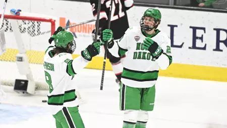 No. 2/3 UND takes down Omaha, 5-3, grabs 1-0 series lead in NCHC Quarterfinals